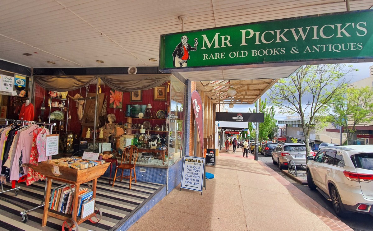 mr pickwick books katoomba