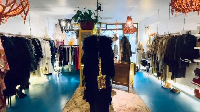 SalOn Katoomba, a vintage clothing store
